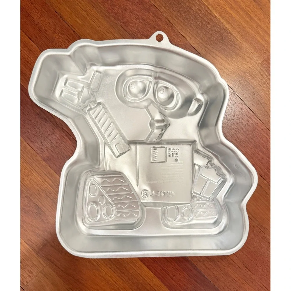 Wilton Cake Pan Disney Pixar Wall-E Aluminum Silver Character 2105-9999